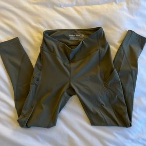 EUC Outdoor Voices Zoom 7/8 Tea Tree leggings size small